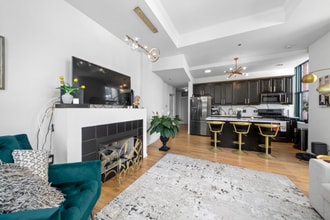 208 W Washington St in Chicago, IL - Building Photo - Building Photo