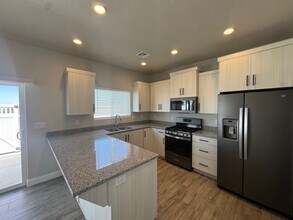 668 E Fiddlers Canyon Rd in Cedar City, UT - Building Photo - Building Photo