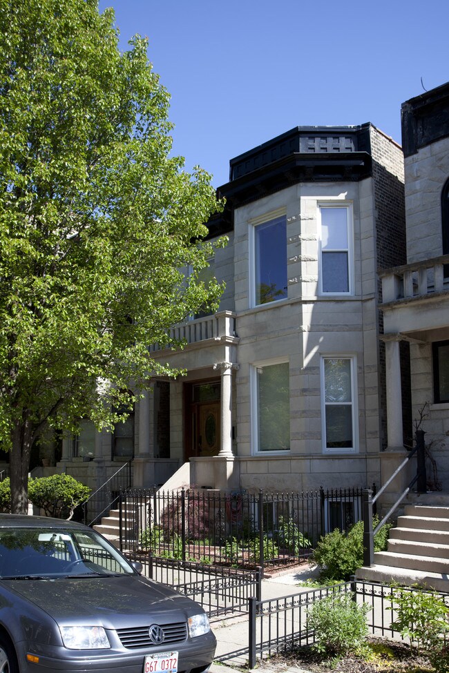 2429 N Albany Ave in Chicago, IL - Building Photo - Building Photo