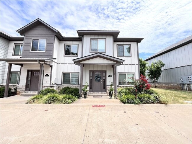 418 NW Retreat Ln in Bentonville, AR - Building Photo - Building Photo