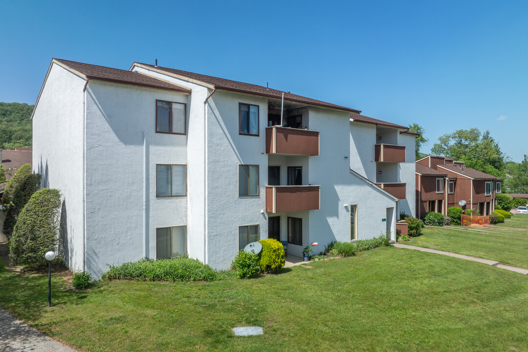 Westwood Village Condominiums in Enola, PA - Building Photo