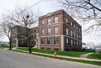 875 Michigan Ave in Columbus, OH - Foto de edificio - Other
