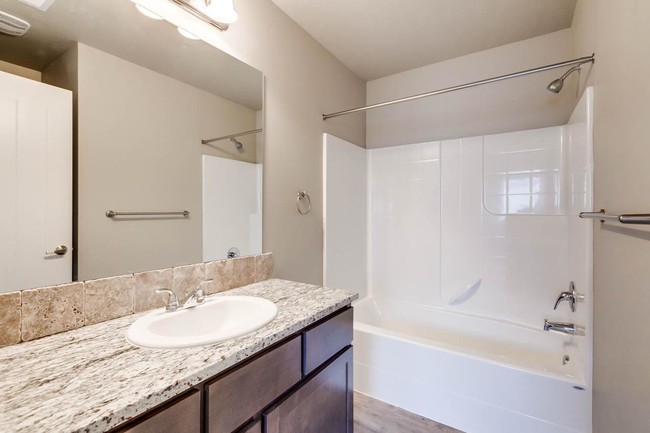 808 E Wandering Ln in Kuna, ID - Building Photo - Building Photo