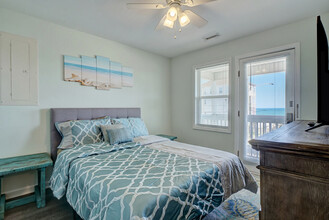 237 Seashore Dr., Unit #C in North Topsail Beach, NC - Foto de edificio - Building Photo