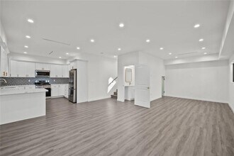 6245 McLaren Ave in Los Angeles, CA - Building Photo - Building Photo