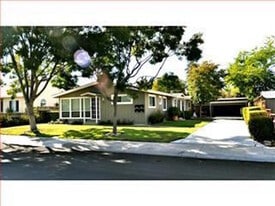 251 El Carmelo Ave, Unit 251 in Palo Alto, CA - Building Photo