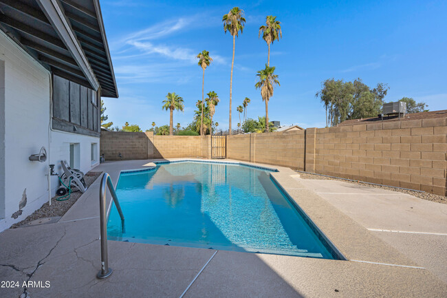 1705 E La Jolla Dr in Tempe, AZ - Foto de edificio - Building Photo