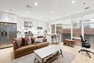 313 Washington St in Hoboken, NJ - Building Photo - Building Photo