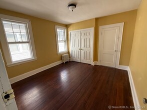 2125 E Main St in Bridgeport, CT - Building Photo - Building Photo