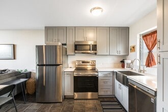 75-5766-5766 Kuakini Hwy in Kailua Kona, HI - Building Photo - Building Photo