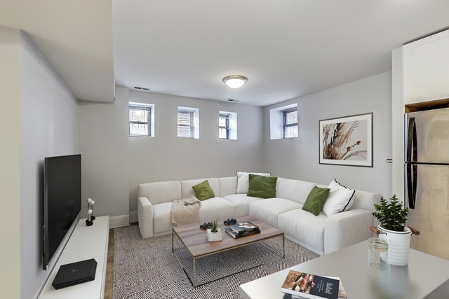 320 W Evergreen Ave in Chicago, IL - Building Photo - Building Photo