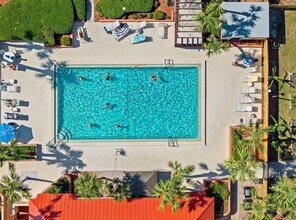 3006 Caring Way, Unit 431 in Port Charlotte, FL - Foto de edificio - Building Photo