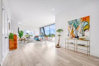 1946 Overland Ave in Los Angeles, CA - Foto de edificio - Building Photo