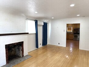 10832 Westminster Ave in Los Angeles, CA - Foto de edificio - Building Photo