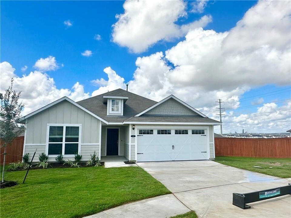 131 Spiny Lizard Ln in San Marcos, TX - Building Photo