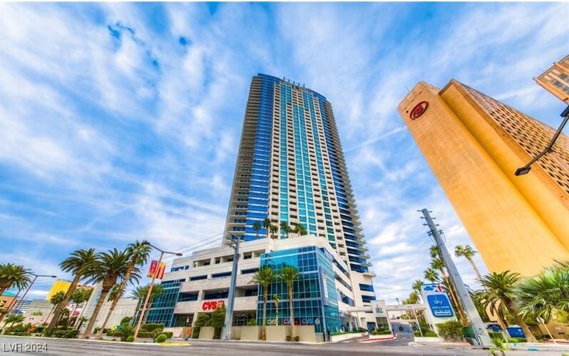 2700 S Las Vegas Blvd in Las Vegas, NV - Building Photo