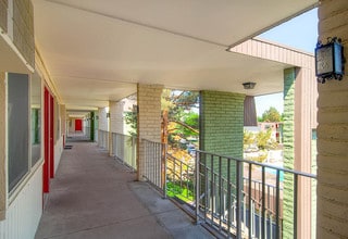 Garden Pointe Apartments in Aurora, CO - Building Photo - Building Photo