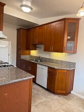 7115 Atoll Ave, Unit 7115 one half in Los Angeles, CA - Foto de edificio - Building Photo