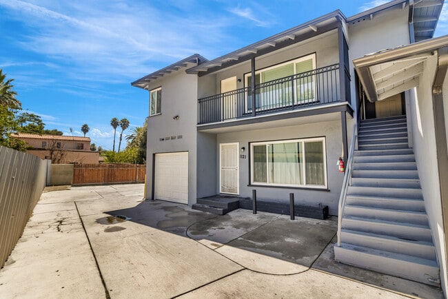 1121 N Mayfield Ave, Unit 1121