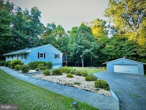 6405 White Oak Ct in Frederick, MD - Foto de edificio - Building Photo