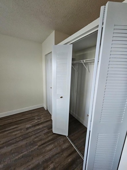 18335 NW 68th Ave, Unit 700-404 in Hialeah, FL - Foto de edificio - Building Photo