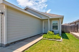 1623 Daunton Dr in Crandall, TX - Building Photo - Building Photo