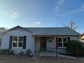 3213 Hollywood Ave in Wichita Falls, TX - Building Photo