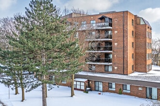 Brierwood Court in Brantford, ON - Building Photo - Building Photo