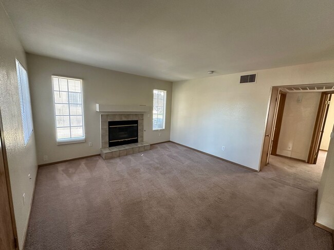 4611 Krissylouise Way in Las Vegas, NV - Building Photo - Building Photo