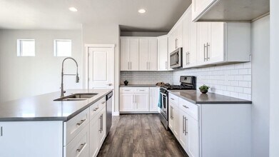 1111 Coyote Gulch Way in Bluffdale, UT - Building Photo - Building Photo
