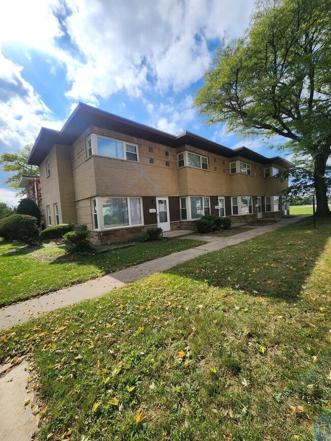 property at 1338 Wentworth Ave