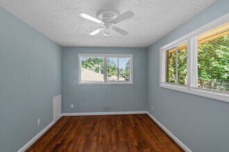 876 Laurelmont Dr SW in Atlanta, GA - Building Photo - Building Photo