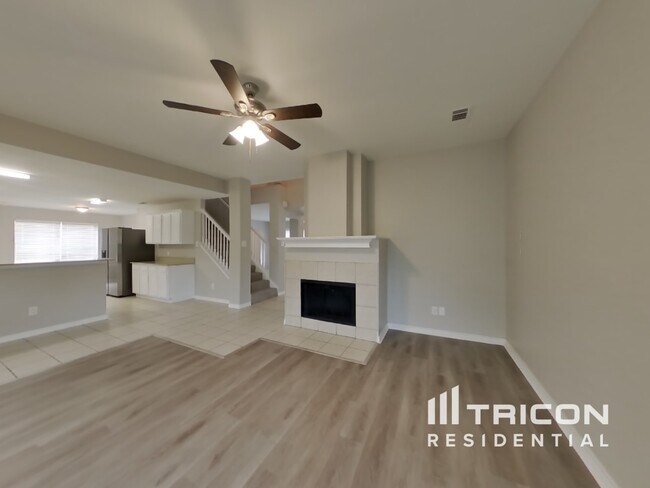 1647 Churchill Ln in Mansfield, TX - Foto de edificio - Building Photo