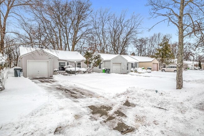 1386 Eastwood Ave in Mayfield Heights, OH - Building Photo - Building Photo