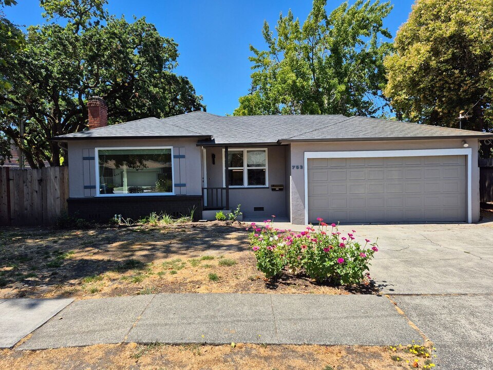 753 Sheridan Dr in Santa Rosa, CA - Building Photo
