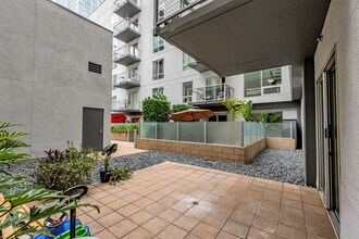 645 W 9th St, Unit 213 in Los Angeles, CA - Foto de edificio - Building Photo