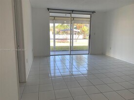 2859 Leonard Dr in Aventura, FL - Building Photo
