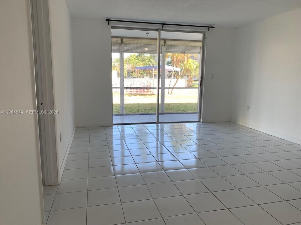 2859 Leonard Dr in Aventura, FL - Foto de edificio