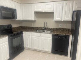 5300 Keller Springs Rd in Dallas, TX - Building Photo