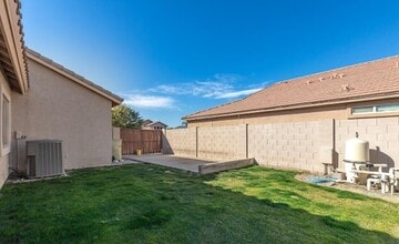 7323 N 82nd Ave in Glendale, AZ - Building Photo - Building Photo