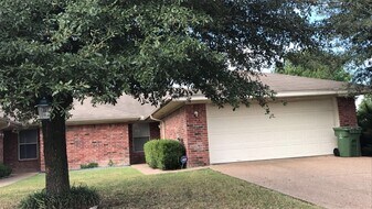 409 Connie Dr in Hewitt, TX - Building Photo