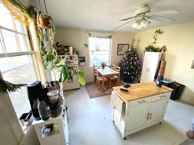 16 Westwood Rd, Unit 3 in Somerville, MA - Building Photo - Building Photo