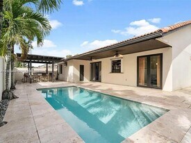 8978 NW 152nd Ln in Hialeah, FL - Building Photo