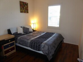 22062 Barrington Way in Santa Clarita, CA - Building Photo - Building Photo