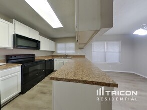 7431 Longing Trail in San Antonio, TX - Building Photo - Building Photo