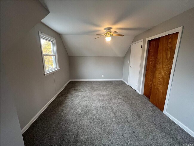 161 N 7th St in Lindenhurst, NY - Foto de edificio - Building Photo