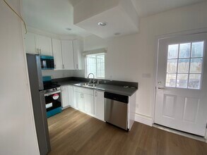 23460 Friar St in Woodland Hills, CA - Building Photo - Building Photo