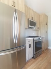 2455 W Logan Blvd, Unit 1 in Chicago, IL - Building Photo - Building Photo