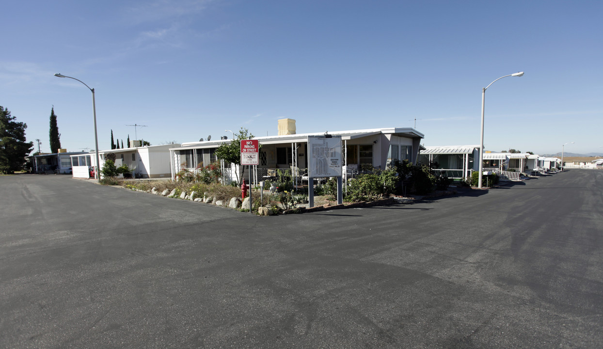 12220 5th St in Yucaipa, CA - Foto de edificio
