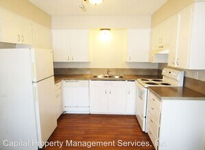 3725 SE Rhine St in Portland, OR - Building Photo - Building Photo